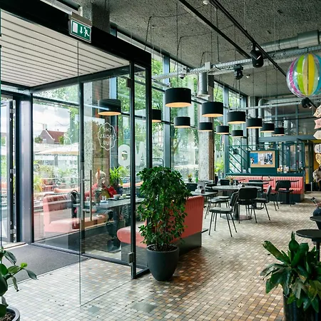 Hotel The Social Hub Extended 3*